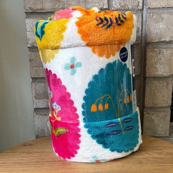 The Big One Plush Oversized Colorful Spring Flowers Throw Blanket 5' x 6' Floral - Picture 9 of 12